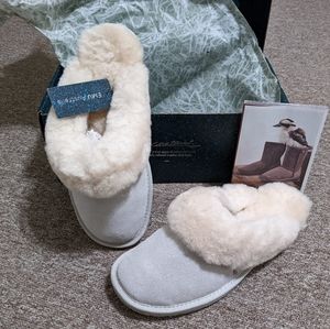 EMU Sheepskin Silver Slippers New in Box 9